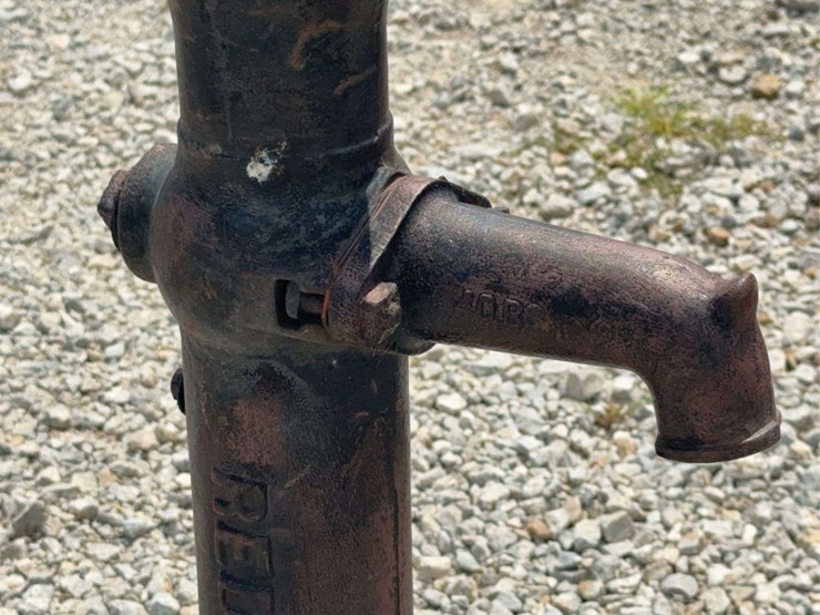 red-jacket-u21-pump-image-9