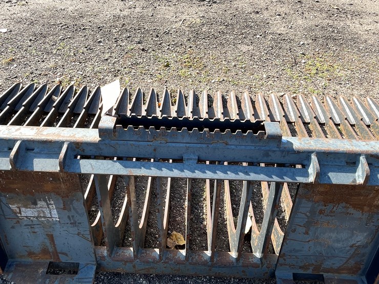 #4306-•-virnig-84"-skid-steer-mount-rock-bucket-image-12