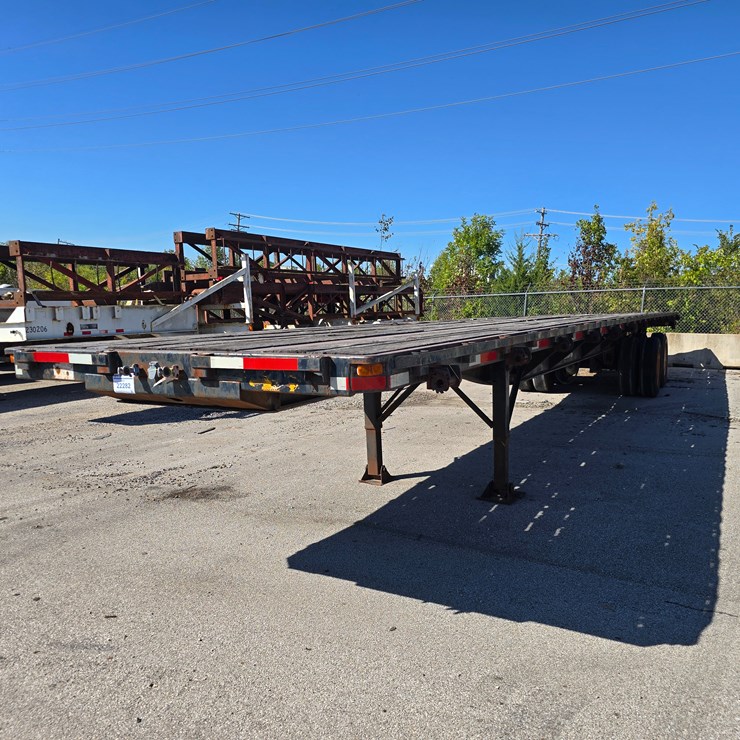 1986 UTILITY FLATBED