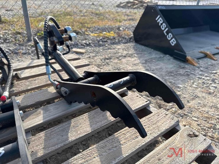 new-hydraulic-thumb-mini-excavator-attachment-image-1