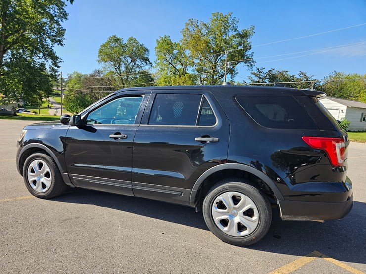 2017-ford-explorer-image-7