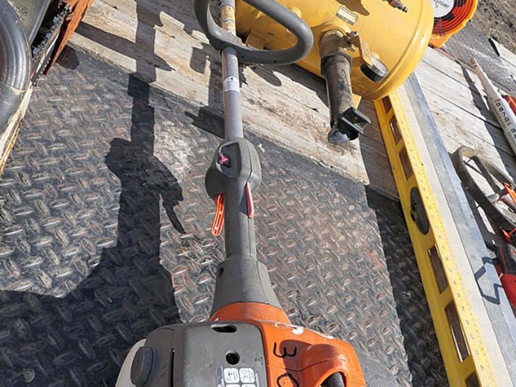 husqvarna-weed-trimmer-image-1