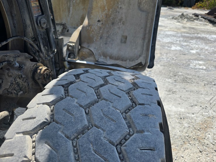 2014-peterbilt-365-image-69