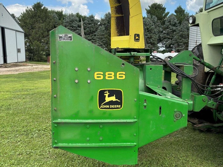 john-deere-686-image-1