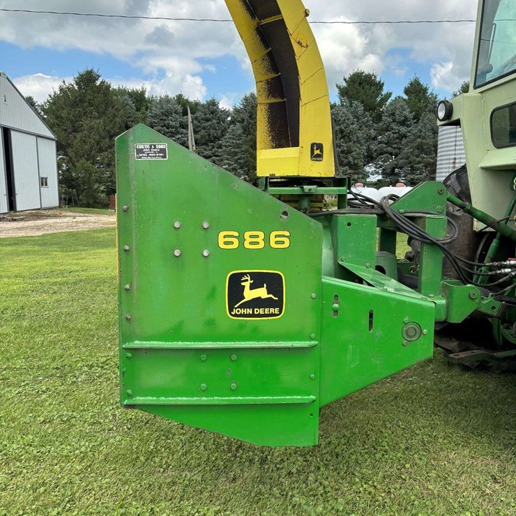 JOHN DEERE 686