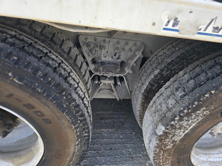 2014-peterbilt-365-image-92