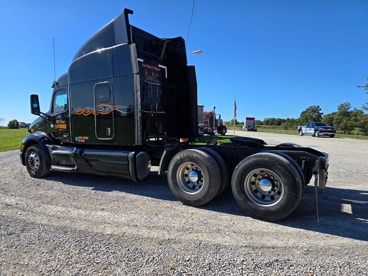 2015-peterbilt-579-image-15