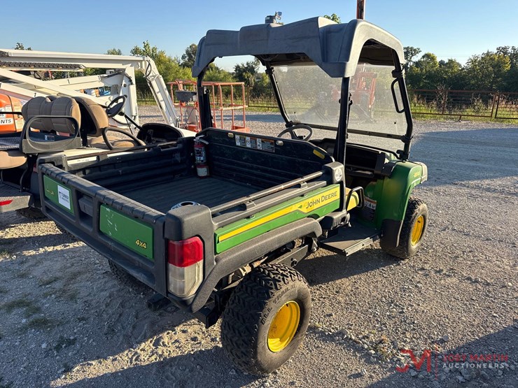 2022-john-deere-gator-image-2