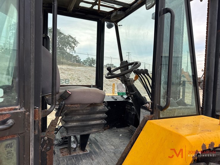 2019-jcb-930-image-12