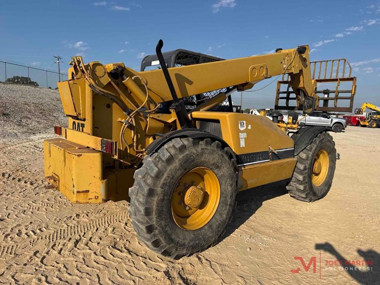 caterpillar-th83-image-2