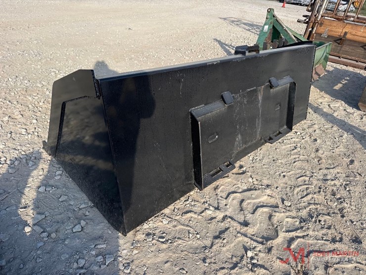 unused-84"-high-capacity-smooth-bucket-skid-steer-attachment-image-3