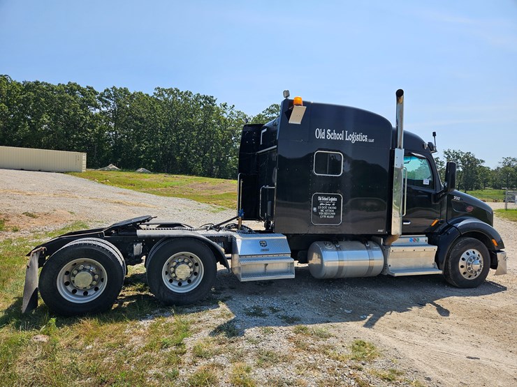 2017-peterbilt-579-image-23
