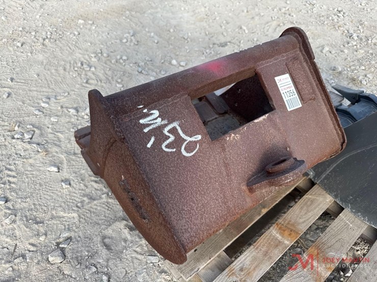 tag-23"-excavator-tooth-bucket-w/-sand-foot-image-2