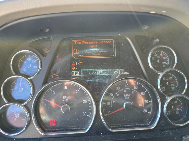 2015-peterbilt-579-image-80