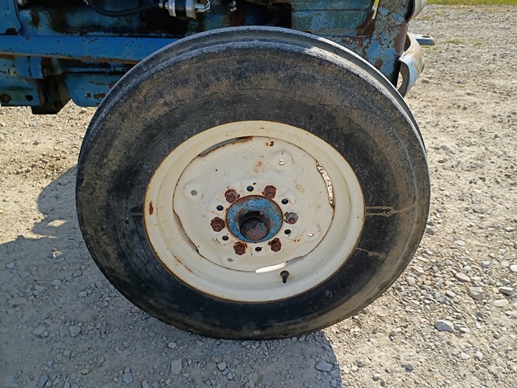 1972-ford-tractor-image-43