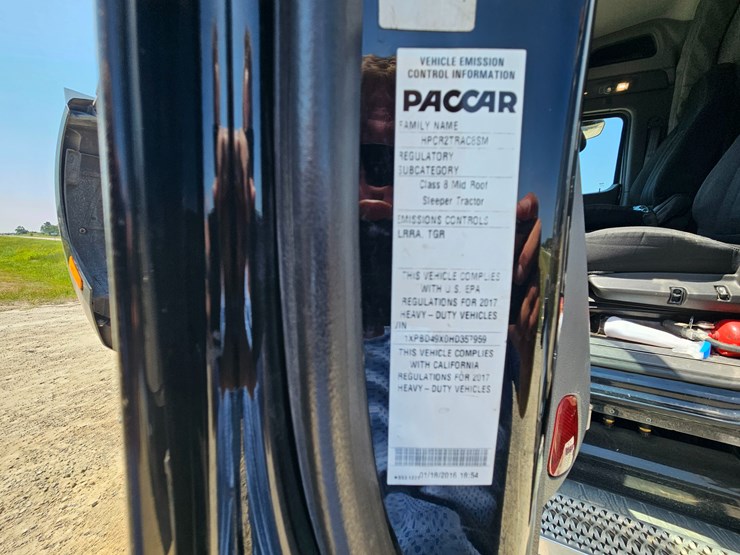 2017-peterbilt-579-image-53