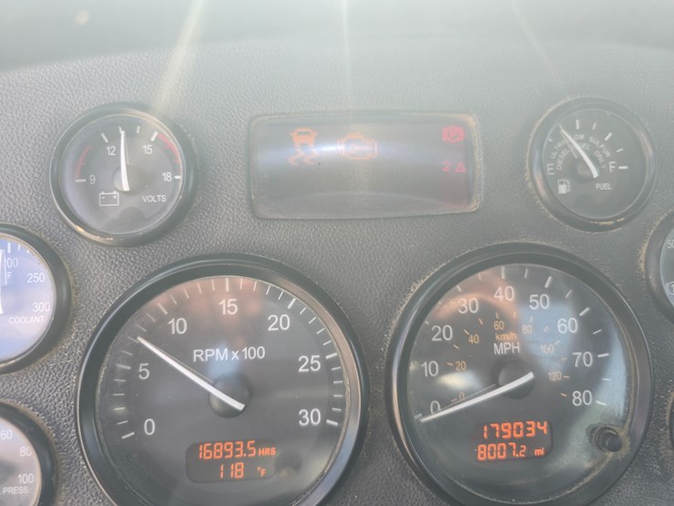 2014-peterbilt-365-image-80