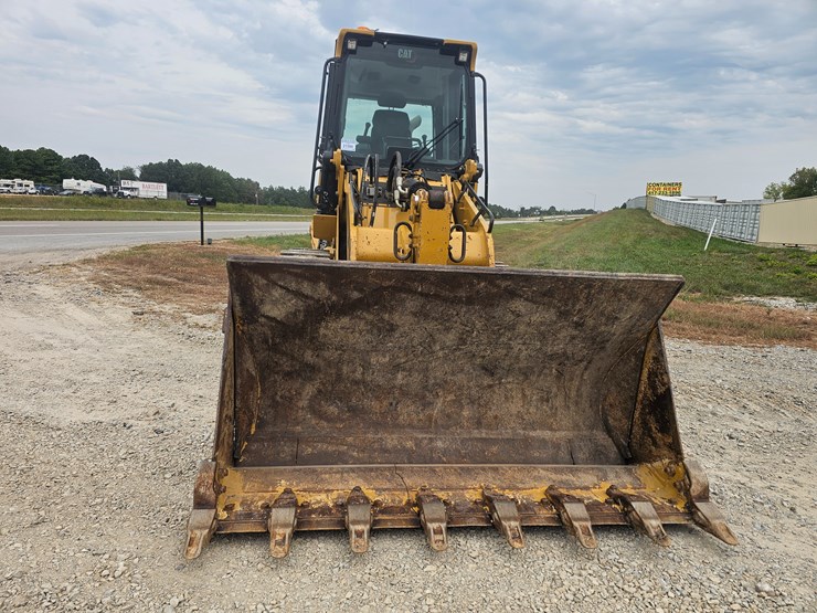 2023-caterpillar-953-image-26