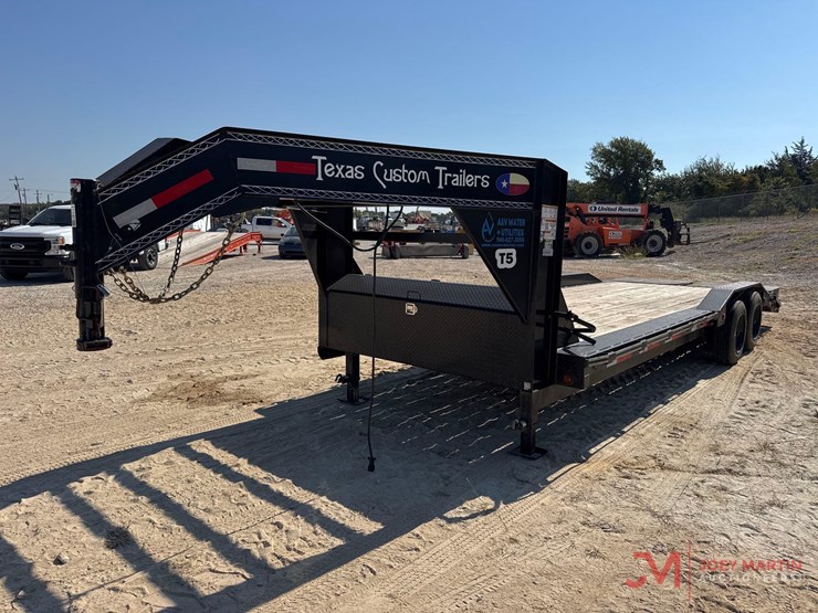 2023-custom-trailer-image-4