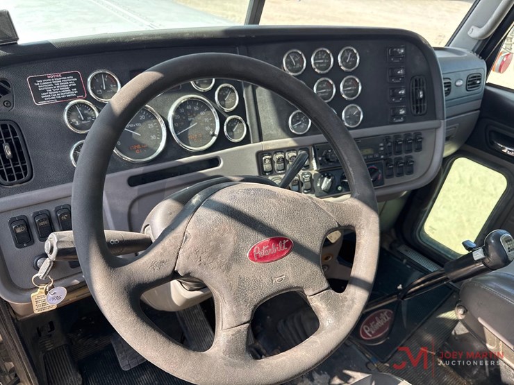 peterbilt-389-image-18