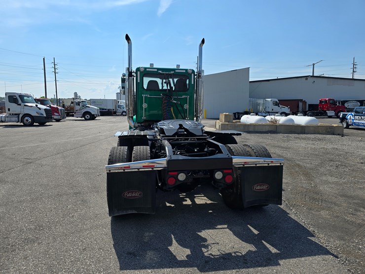 2014-peterbilt-388-image-23
