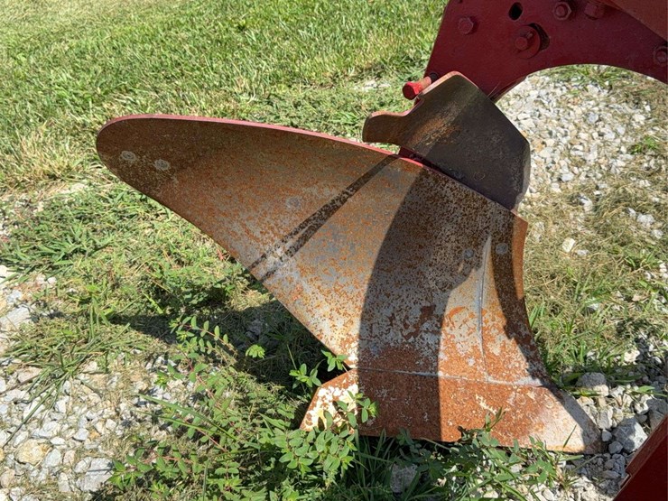 2-bottom-fast-hitch-plow-image-9