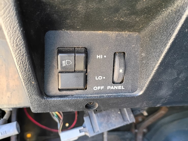 1995-jeep-wrangler-image-45