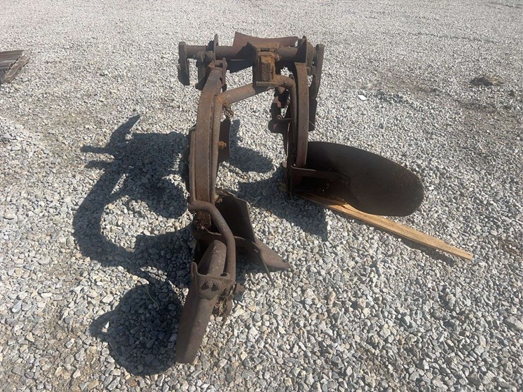 2-bottom-fast-hitch-plow-image-4