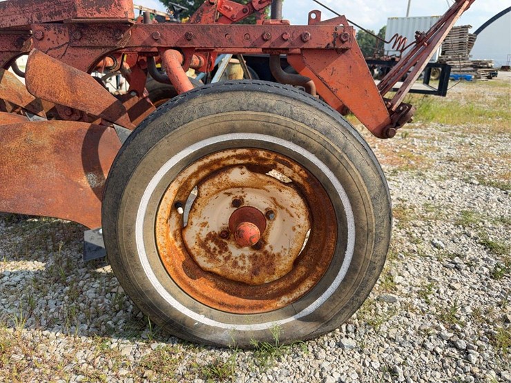 case-four-bottom-plow-image-2