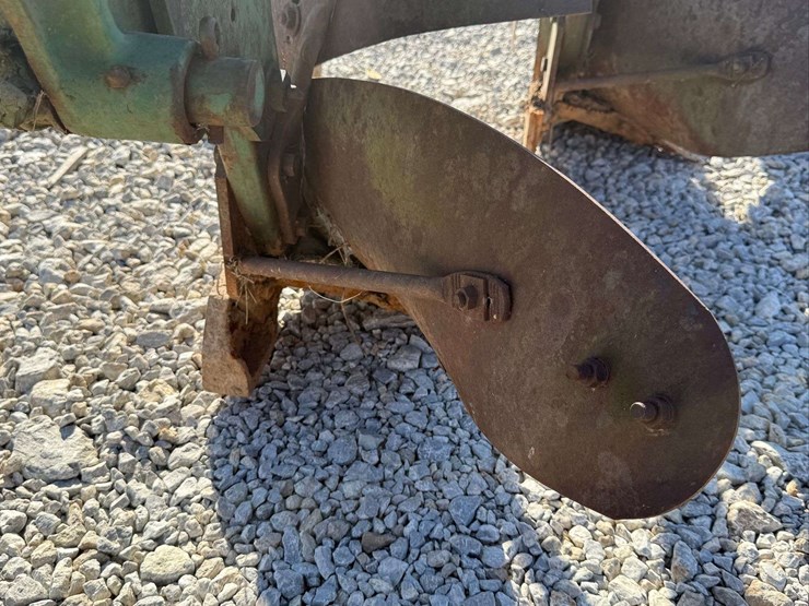 john-deere-4-bottom-pull-type-plow-image-13