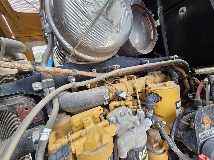 2023-caterpillar-953-image-41