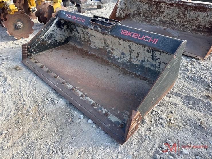 takeuchi-68"-smooth-bucket-w/-bolt-on-cutting-edge-skid-steer-attachment-image-4