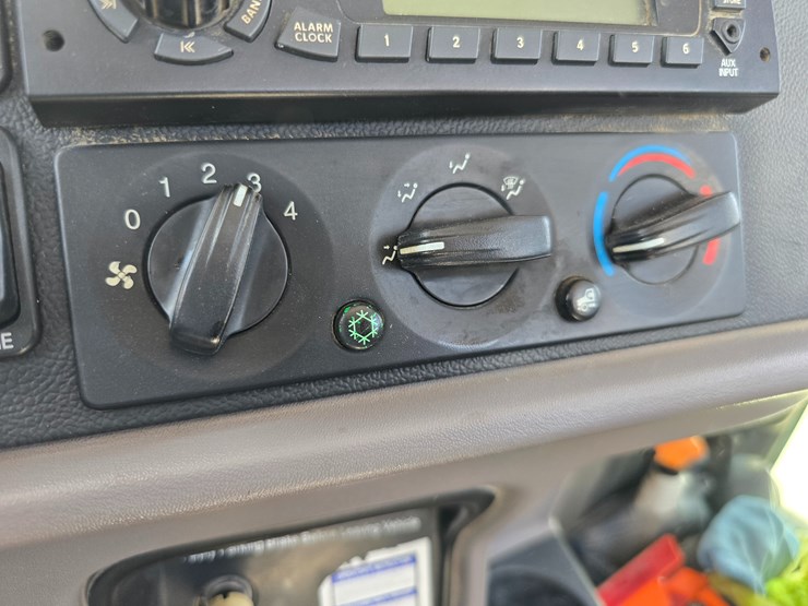 2014-peterbilt-365-image-88