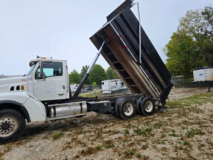 1999-sterling-l9511-image-41