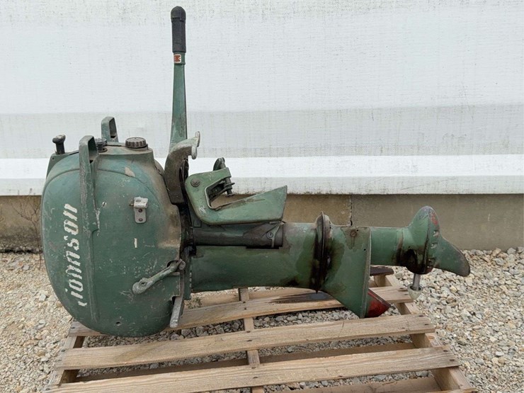 johnson-25-outboard-motor-image-16