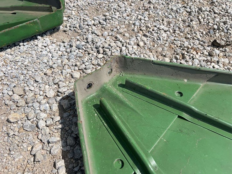 john-deere-clamshell-fenders-image-14