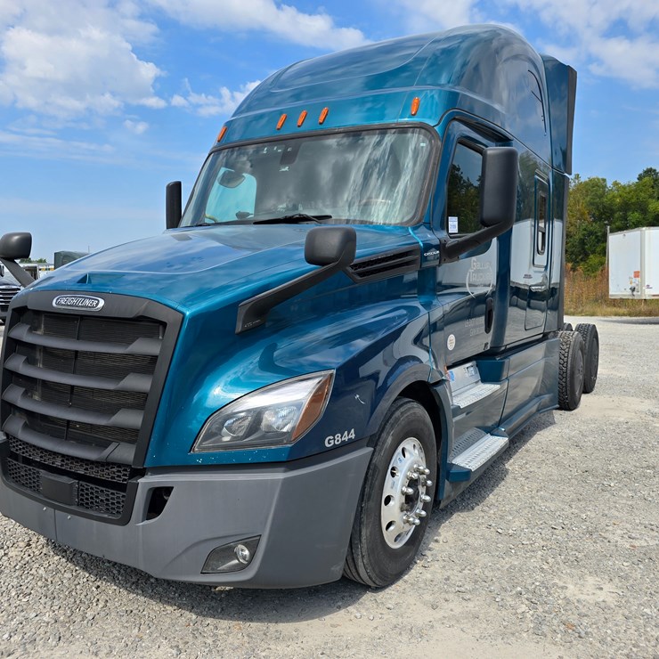 2019 FREIGHTLINER CASCADIA 126