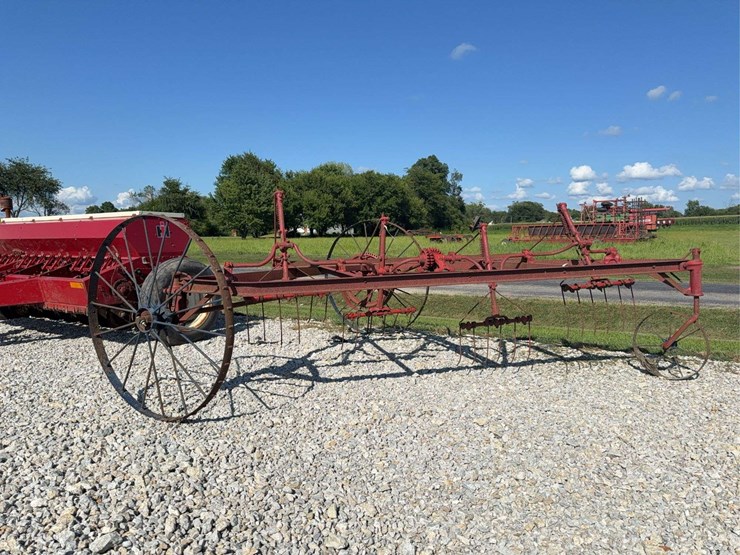 international-hay-tedder-image-1