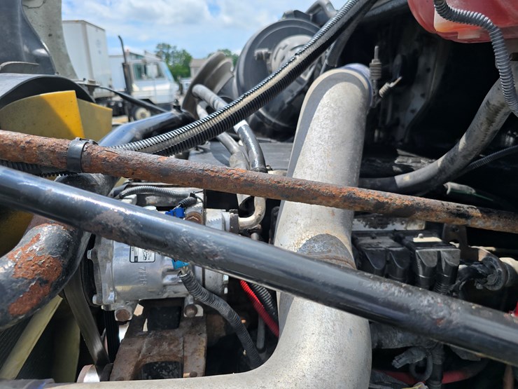 2013-freightliner-columbia-112-image-59