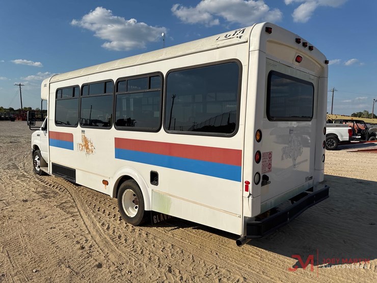2010-ford-e450-sd-image-3