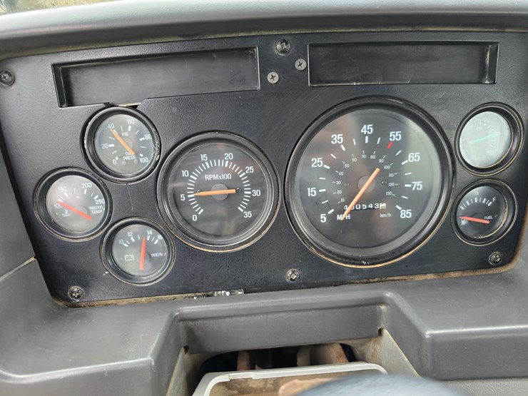 1999-sterling-l9511-image-95