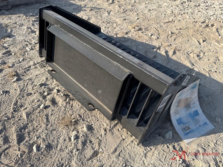 new-iranch-38"-rock-bucket-mini-skid-steer-attachment-image-2