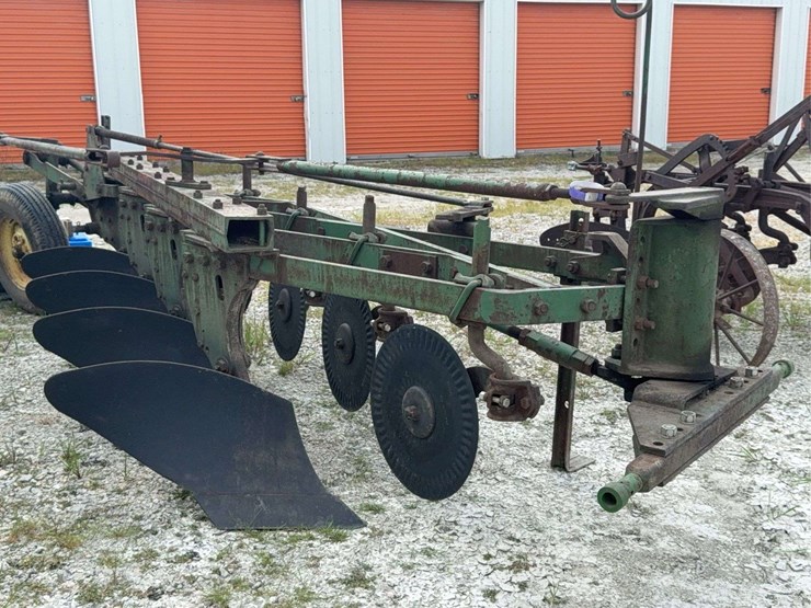 john-deere-4-bottom-plow-image-3