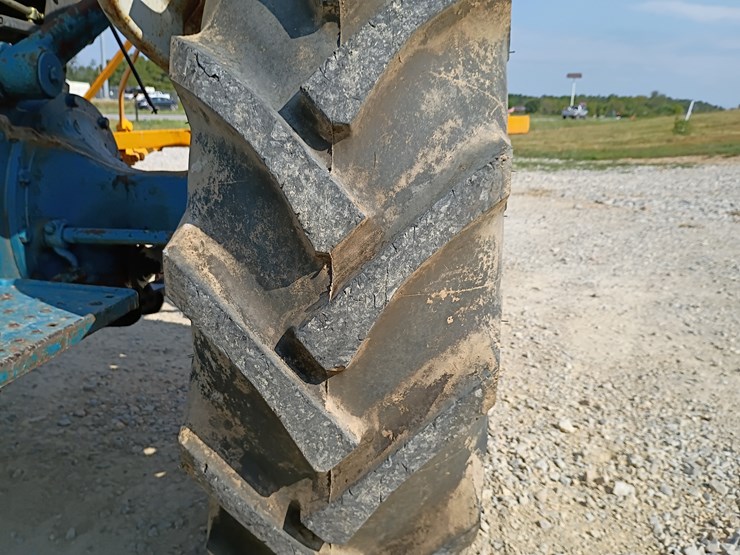 1972-ford-tractor-image-48