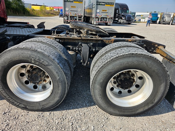 2016-freightliner-cascadia-125-image-83