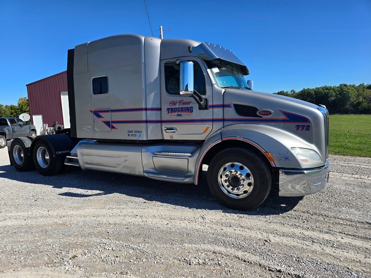 2015-peterbilt-579-image-33