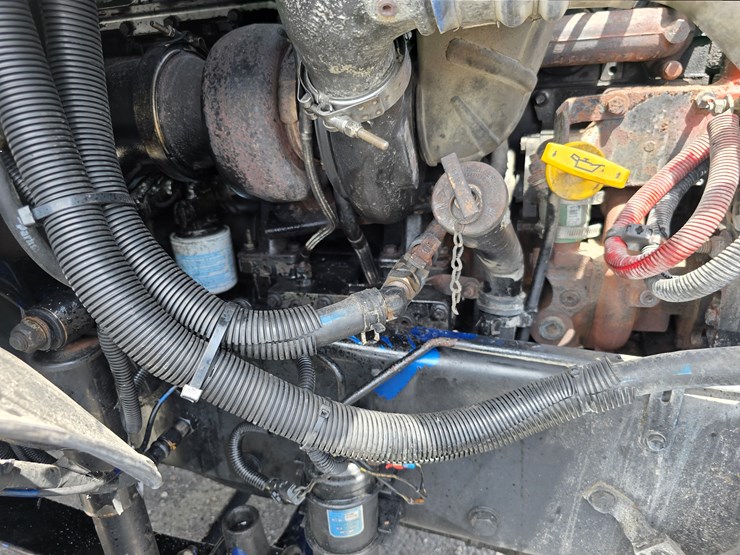 2013-freightliner-columbia-112-image-70