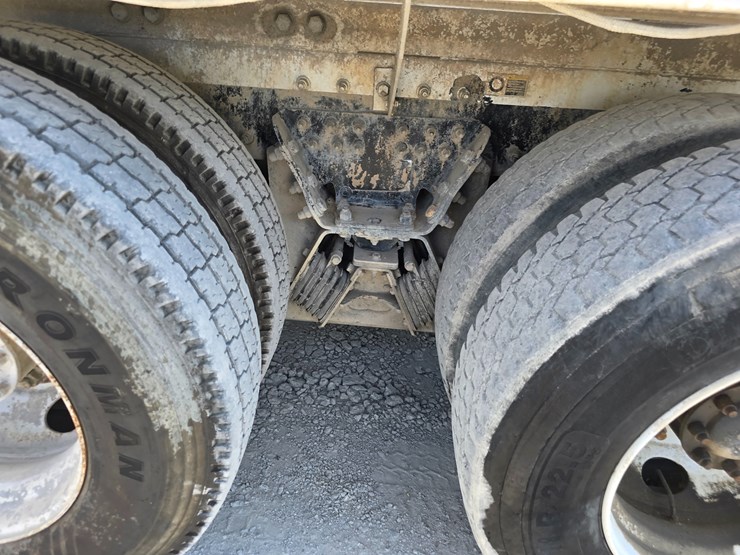 2014-peterbilt-365-image-96