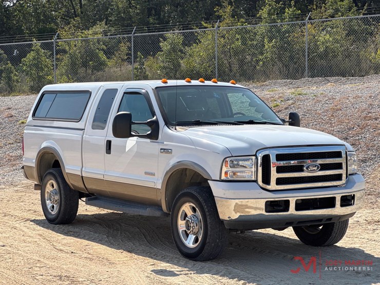 2007-ford-f-250-lariat-pickup-truck-image-1