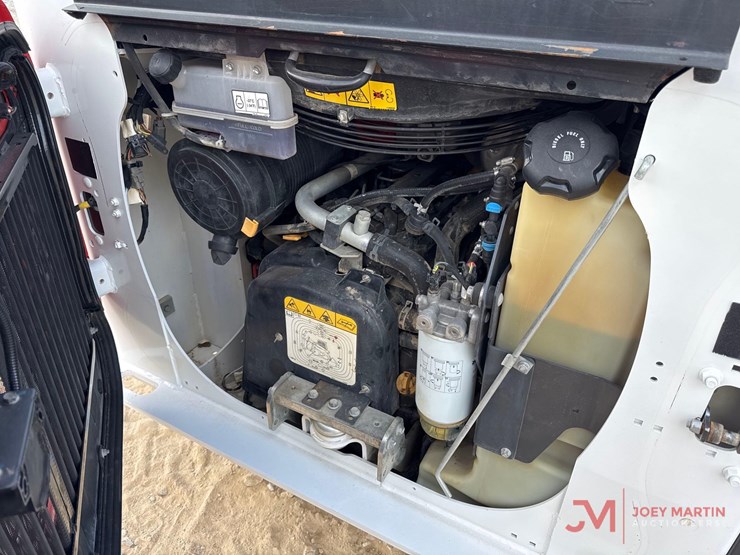 2023-bobcat-t64-image-10
